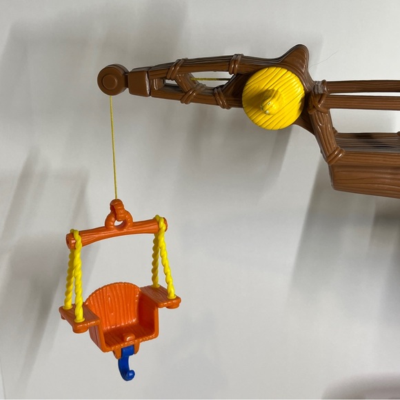 Vintage Caillou Treehouse Playset 2002 Rosie Clementine Action Figure Incomplete - Picture 3 of 15